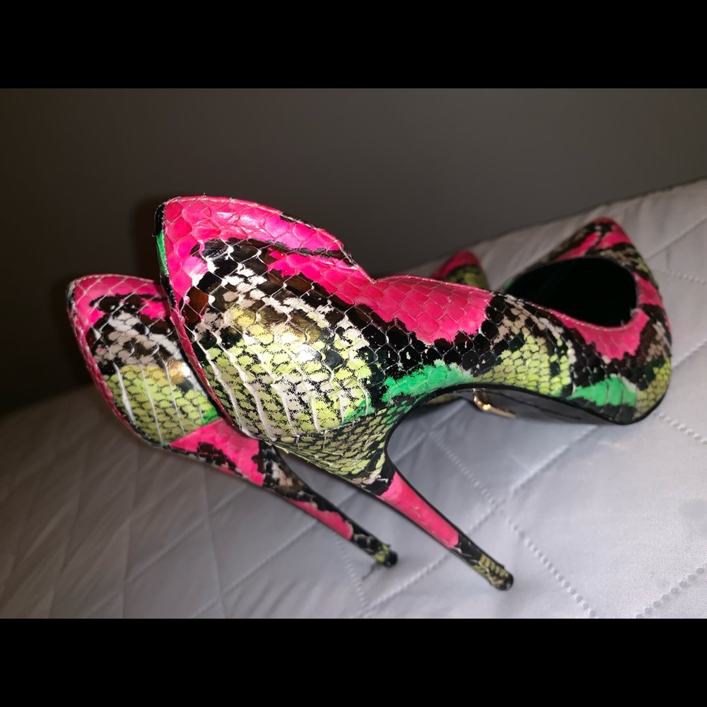 Must have! Neon SnakeskinColorful Pumps